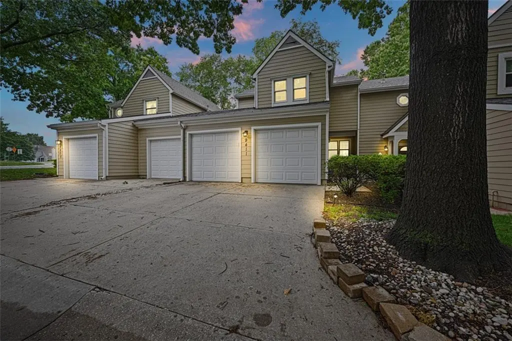 9411 W 119th TER, Overland Park, KS 66213
