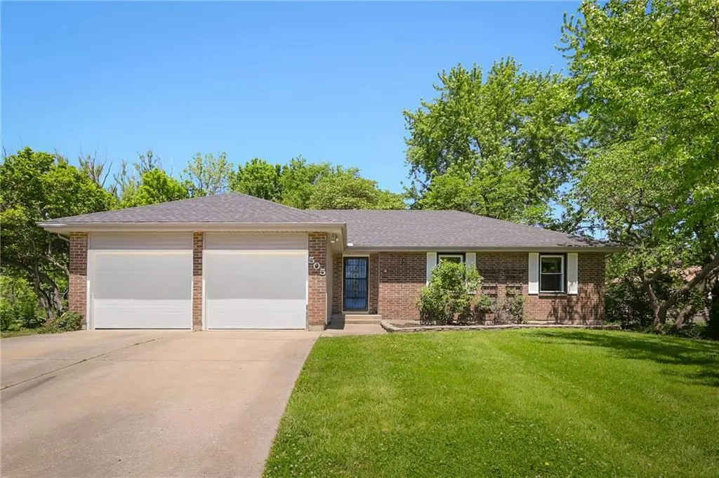 505 Arena DR, Peculiar, MO 64078