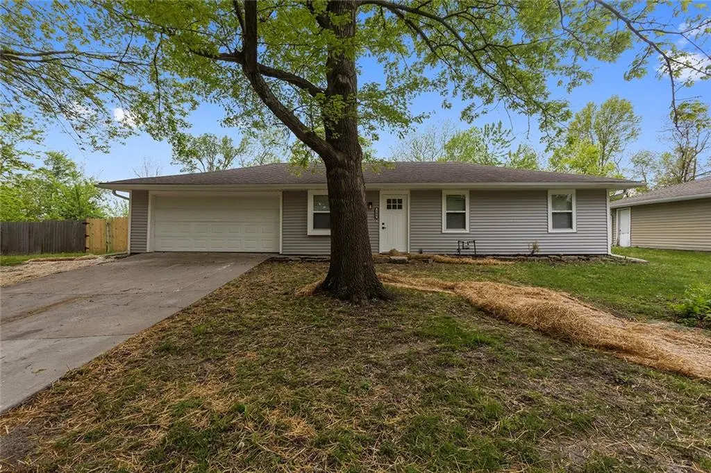 206 20th AVE #N, Greenwood, MO 64034