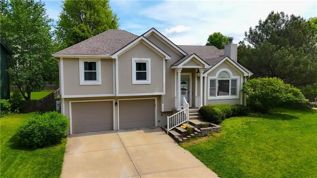 7305 N Richmond AVE, Kansas City, MO 64158