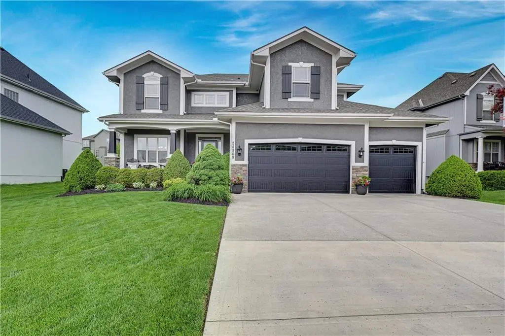 24349 W 107th PL, Olathe, KS 66061
