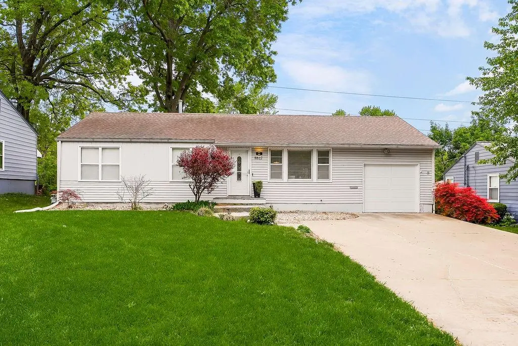 8817 W 82nd TER, Overland Park, KS 66204