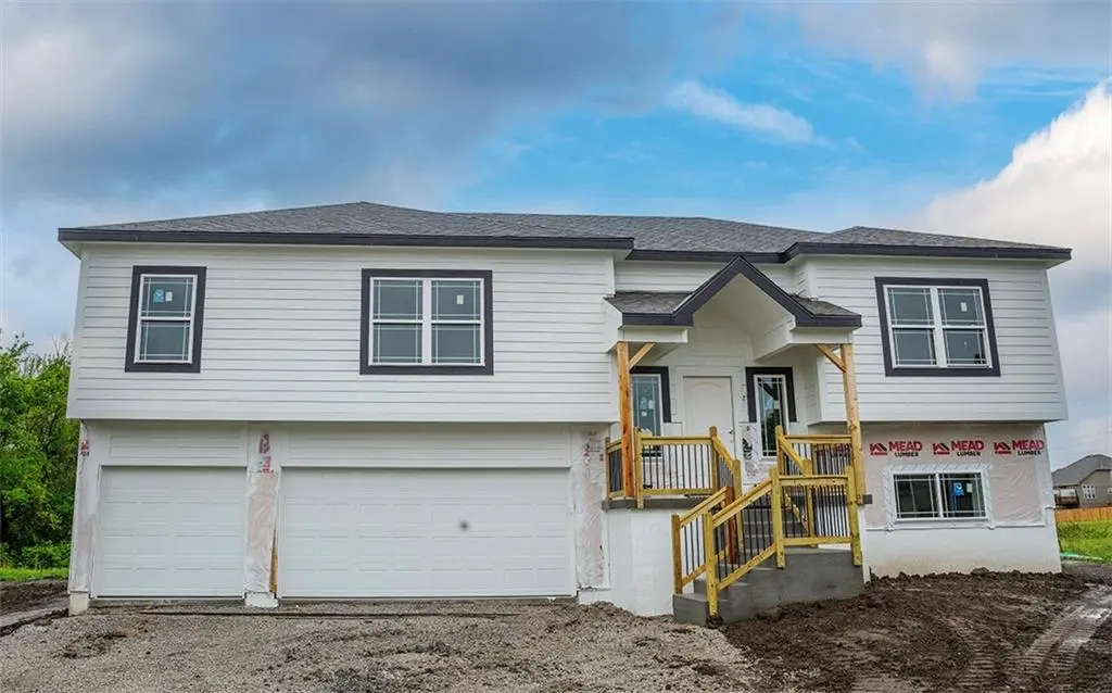 830 Cedar Ridge DR, Raymore, MO 64083