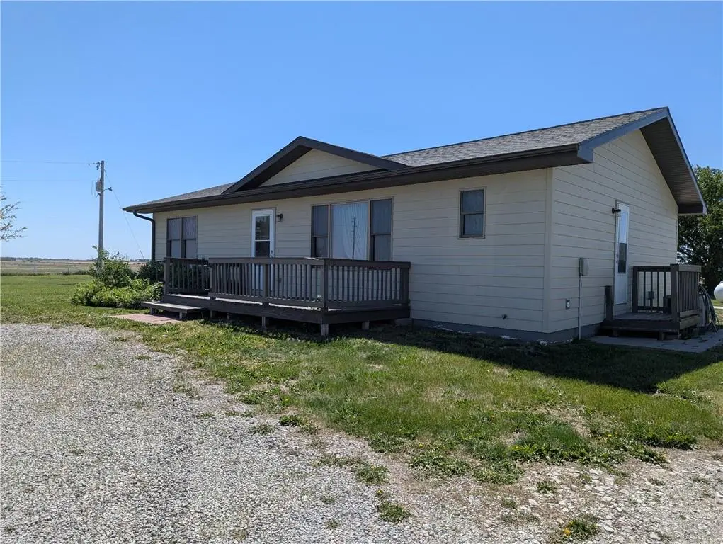 1463 Us-73 HWY, Hiawatha, KS 66434