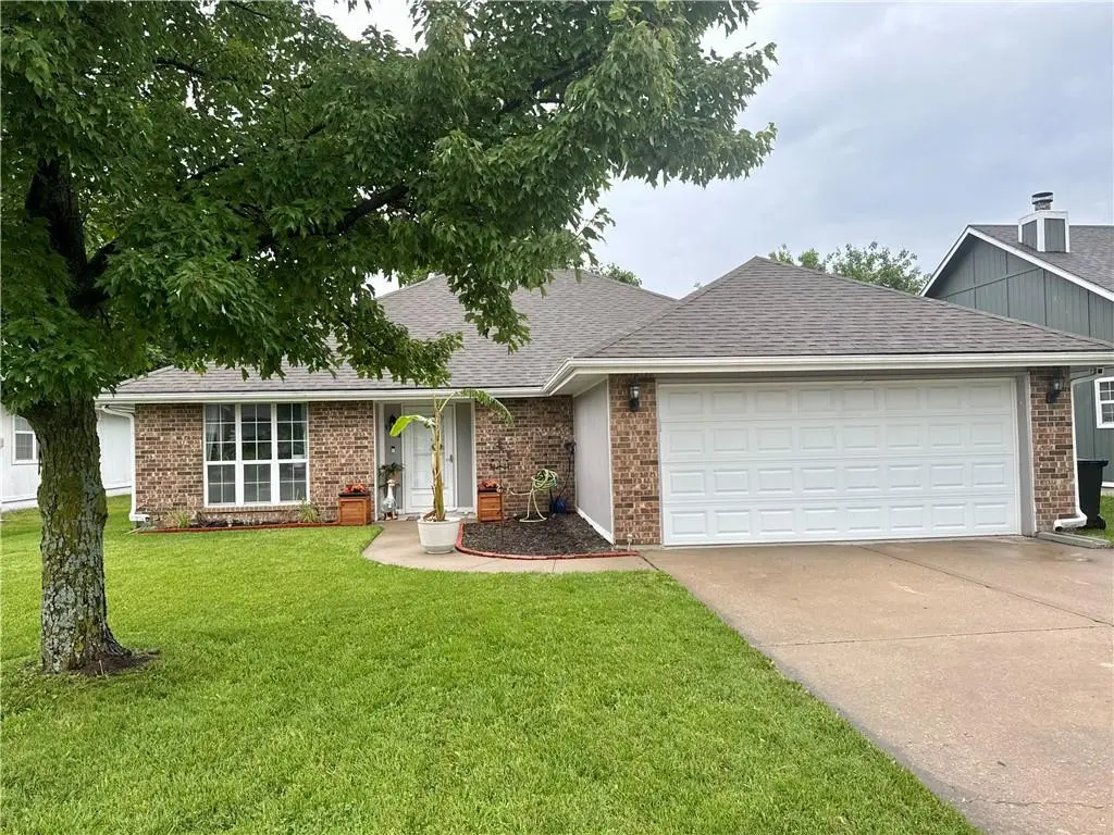 1013 Bedford DR, Warrensburg, MO 64093