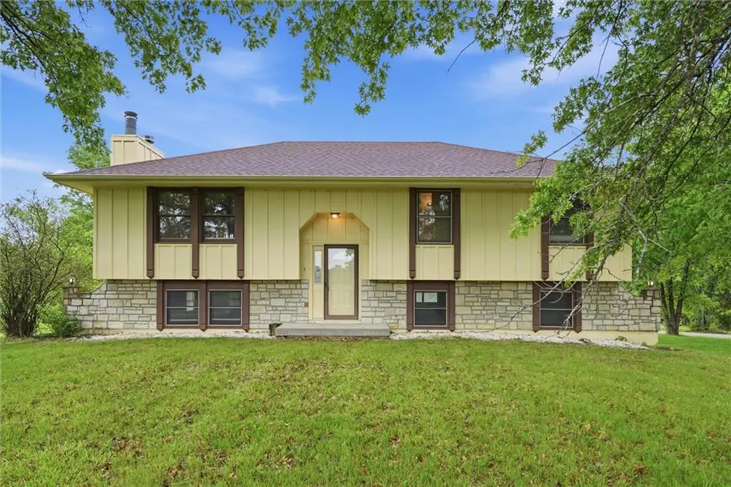 14280 170th ST, Bonner Springs, KS 66012