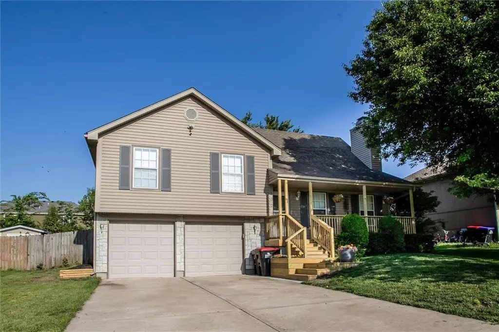 102 20 AVE #S, Greenwood, MO 64034