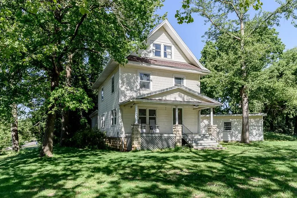820 Union ST, Oskaloosa, KS 66066