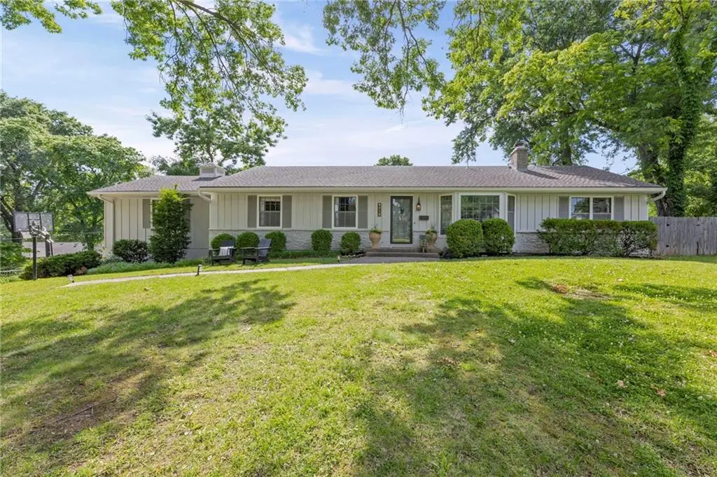 9718 Belinder RD, Leawood, KS 66206
