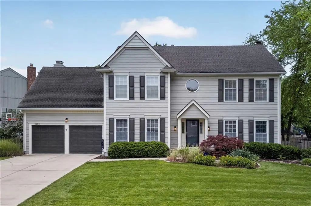 13013 Sherwood ST, Leawood, KS 66209