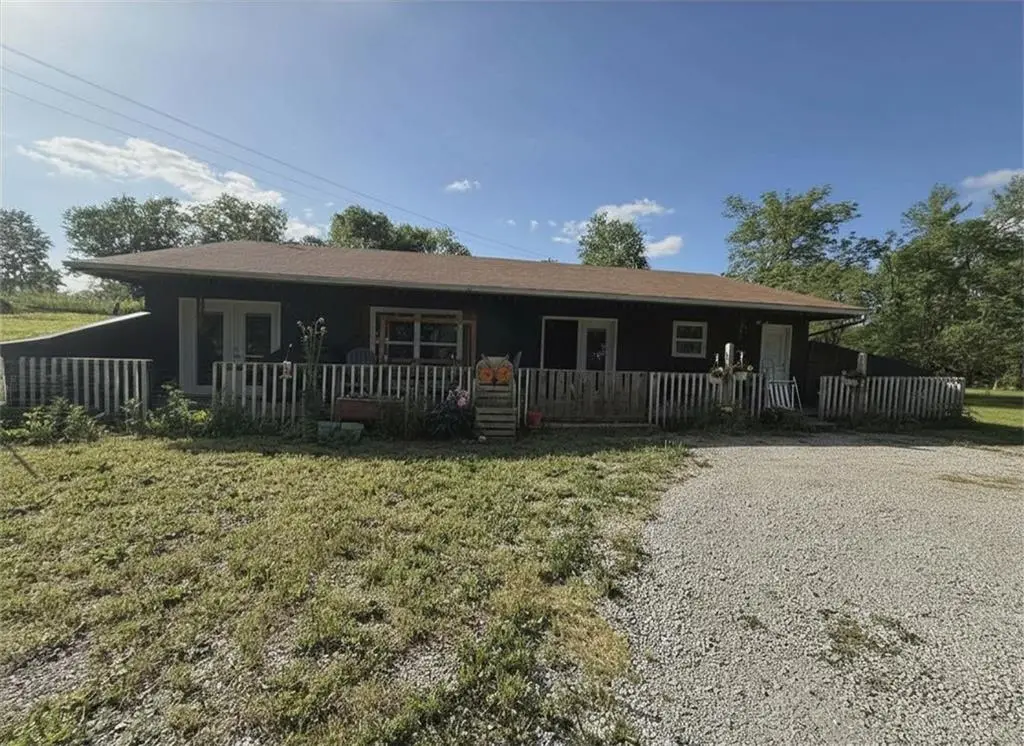 205 W Railroad ST, Maysville, MO 64469
