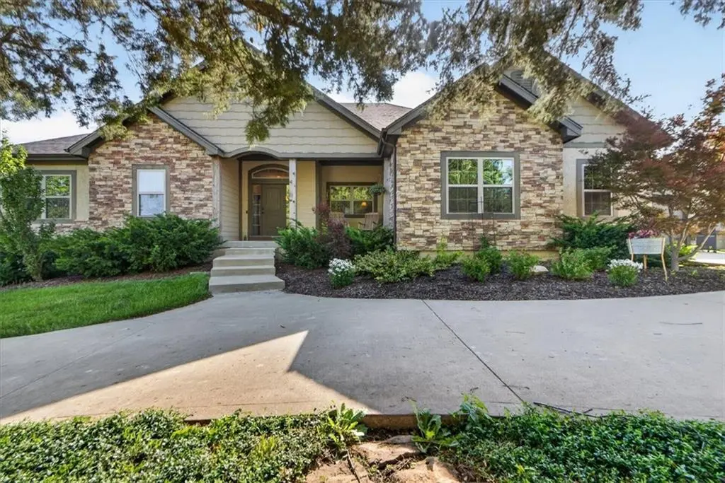 22785 S Renner RD, Spring Hill, KS 66083