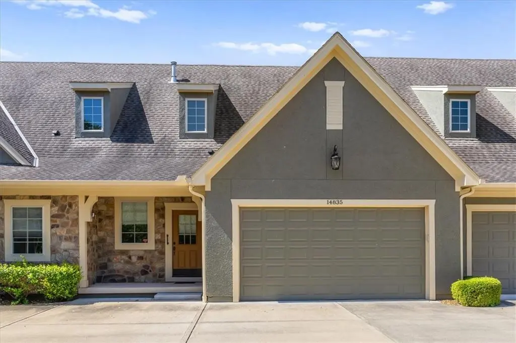 14835 Meadow LN, Leawood, KS 66224