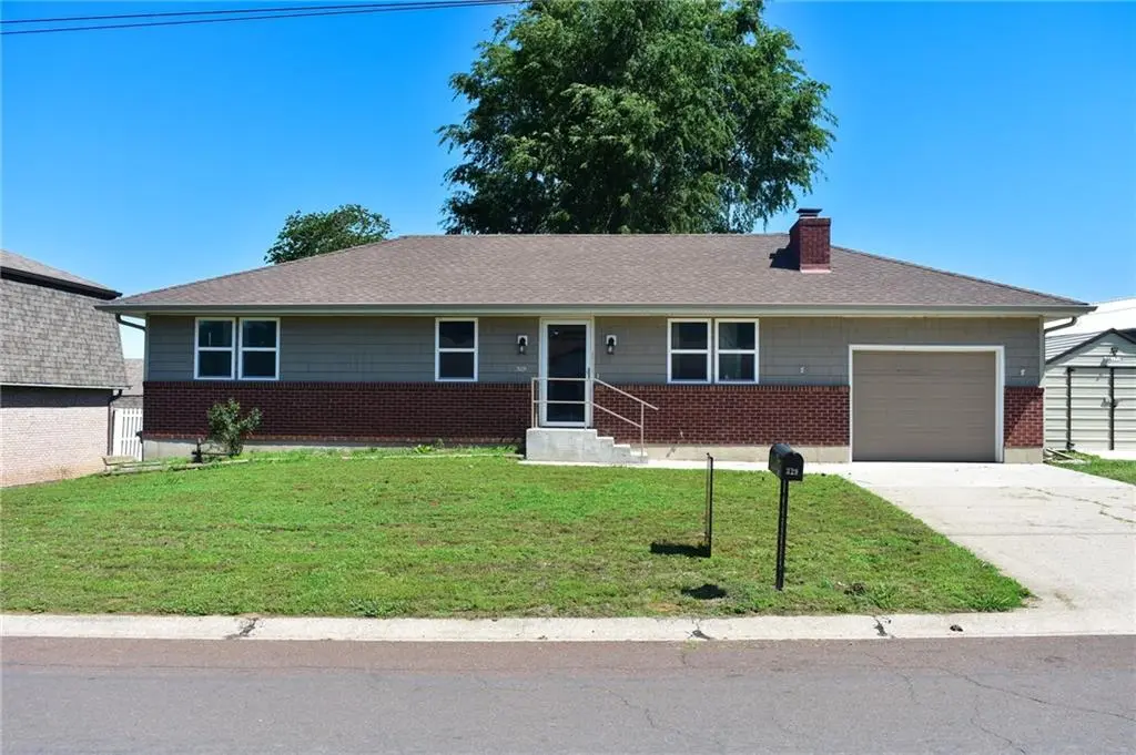 329 W Slater ST, Marshall, MO 65340
