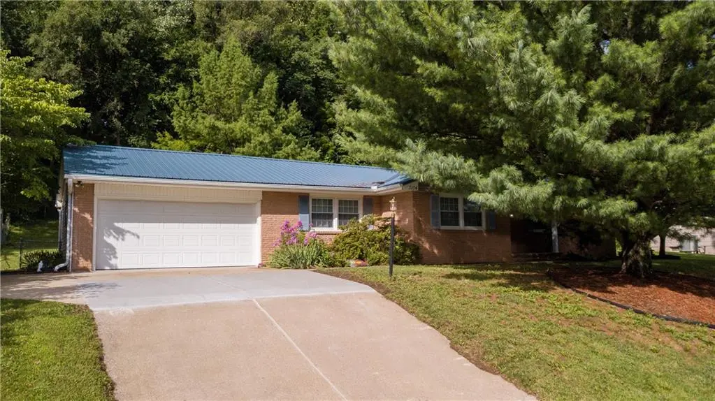 3104 Hampton RD, St Joseph, MO 64505
