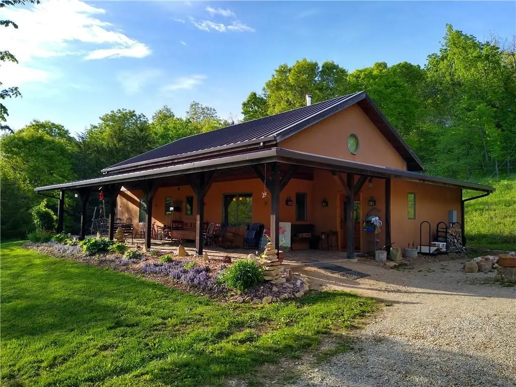 3395 Buck Creek RD, Oskaloosa, KS 66066
