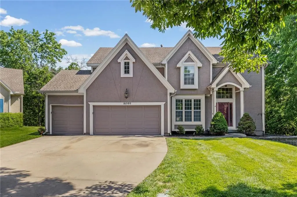 16505 W 80th TER, Lenexa, KS 66219