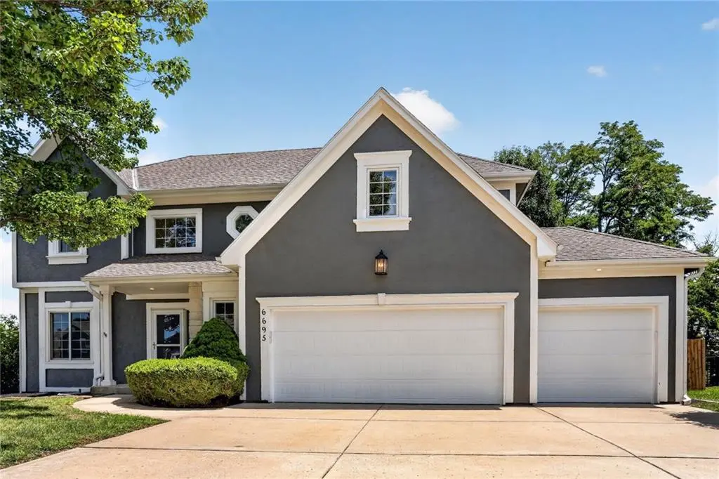 6695 NW Nevada AVE, Parkville, MO 64152