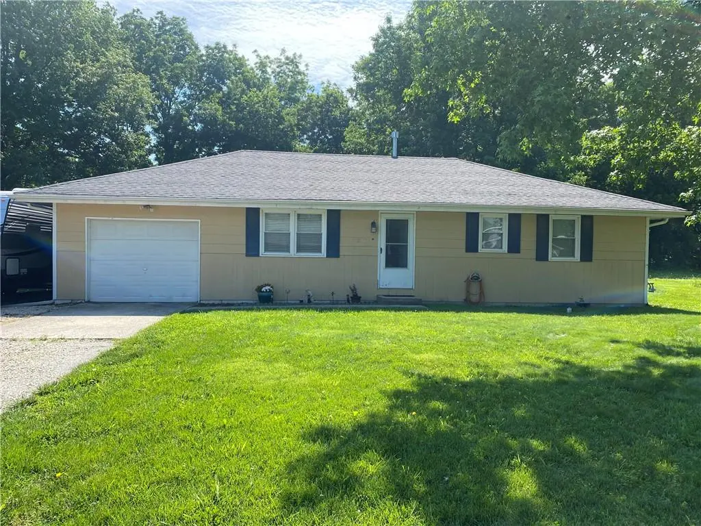 305 Renee LN, Garden City, MO 64747