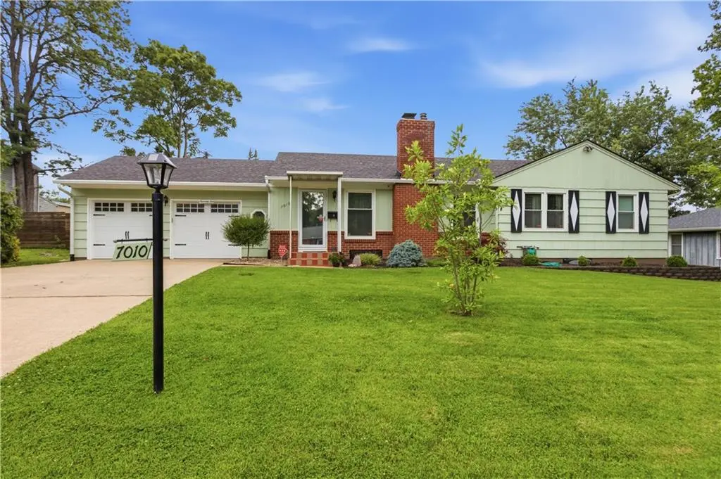 7010 W 65th TER, Overland Park, KS 66202