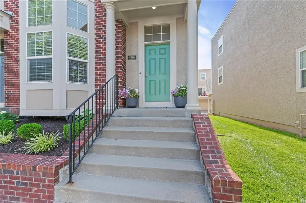 2909 Swift ST, North Kansas City, MO 64116