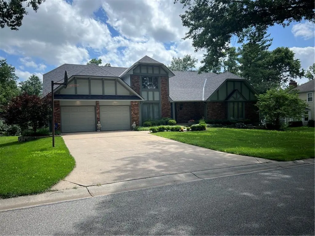 5001 W 112th ST, Leawood, KS 66211