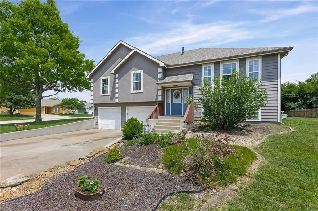 1303 S Bury ST, Tonganoxie, KS 66086