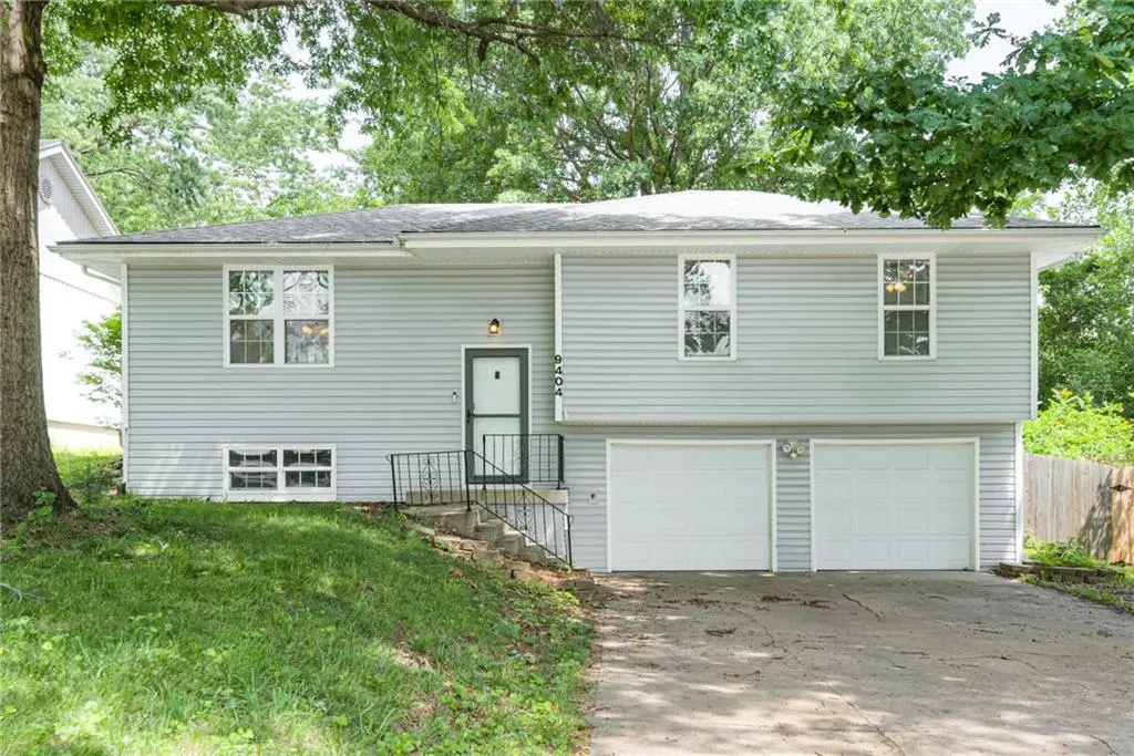 9404 NW 59th TER, Parkville, MO 64152