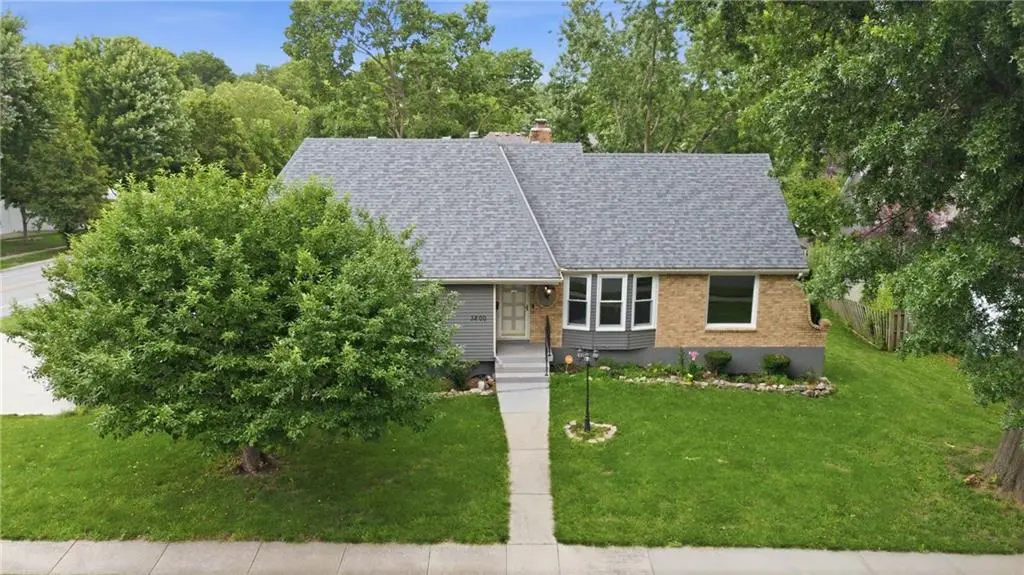 3800 NE Shady Lane DR, Gladstone, MO 64119
