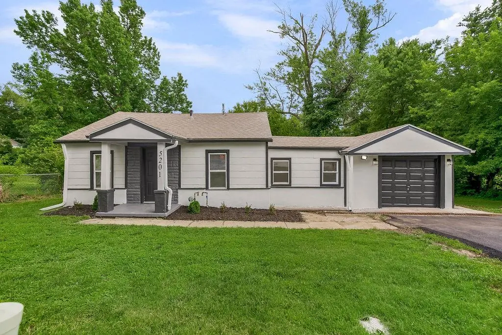 5201 NE 45th TER, Kansas City, MO 64117