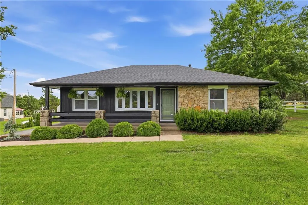 23485 W 207th ST, Spring Hill, KS 66083