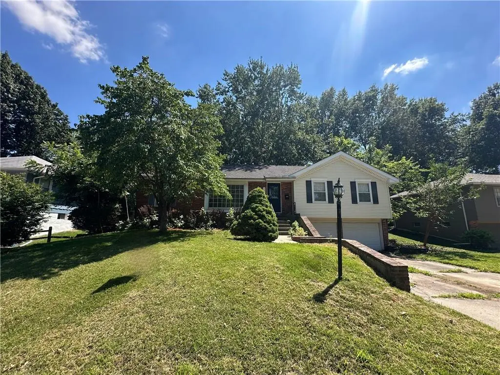 1709 NE 69 TER, Gladstone, MO 64118