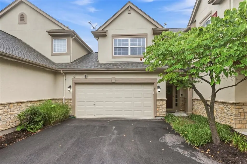 21115 W 118th TER, Olathe, KS 66061