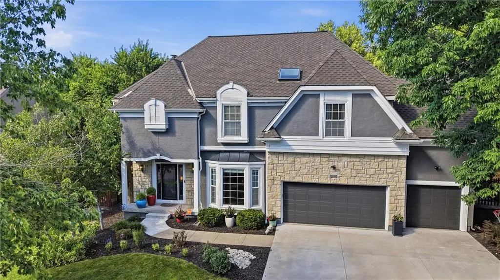 9004 W 148th ST, Overland Park, KS 66221