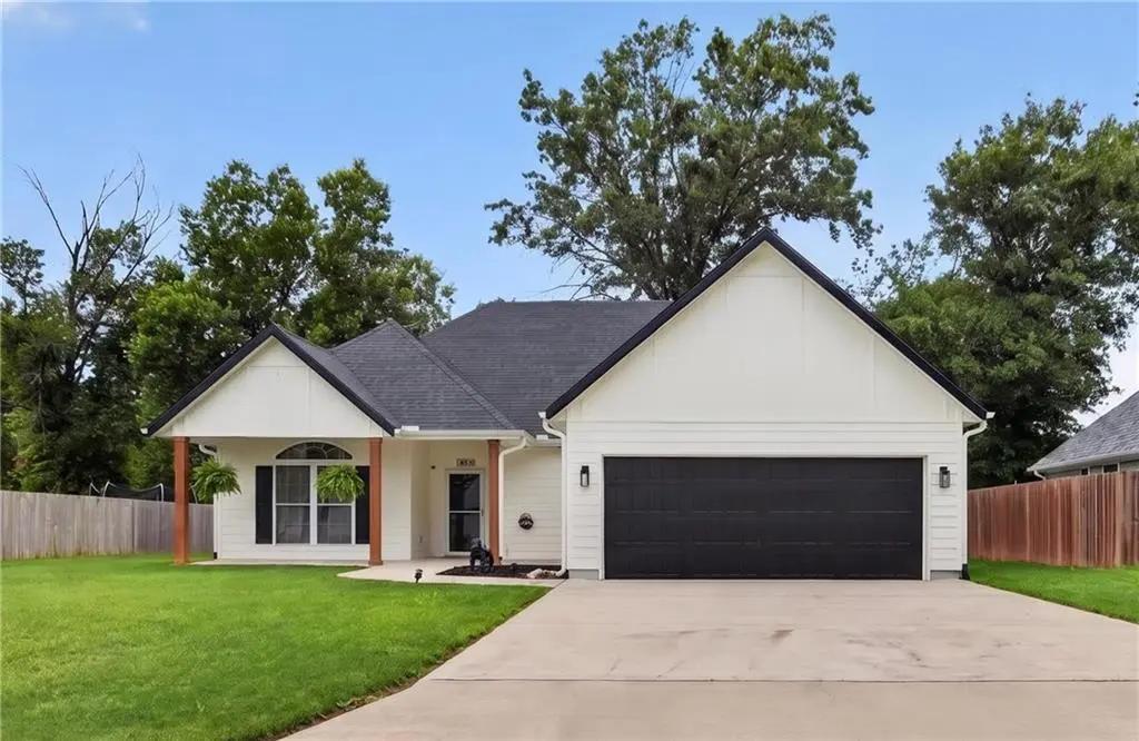 1205 Lakewood DR, Pittsburg, KS 66762