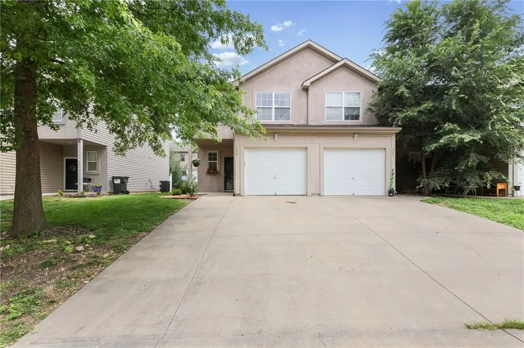 228 N 4th TER, Louisburg, KS 66053