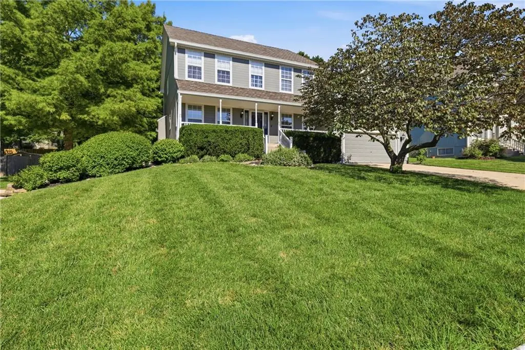 4312 SW Seattle Slew DR, Lee's Summit, MO 64082