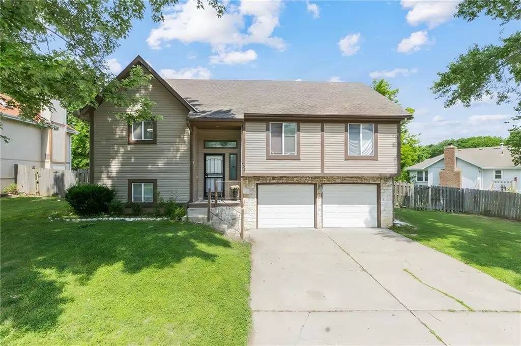 403 NE Station DR, Lee's Summit, MO 64086