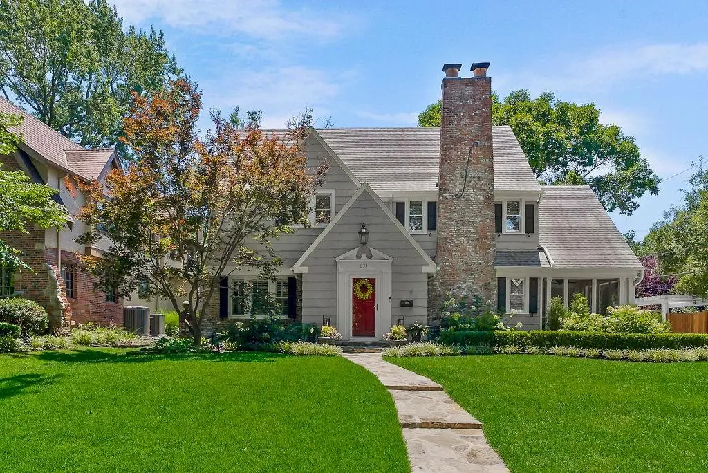 631 W 66th TER, Kansas City, MO 64113