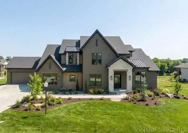 7445 NW Fawn AVE, Parkville, MO 64152