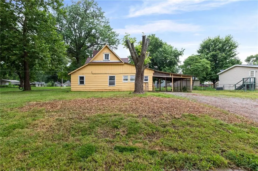 704 N Cherry ST, Ottawa, KS 66067