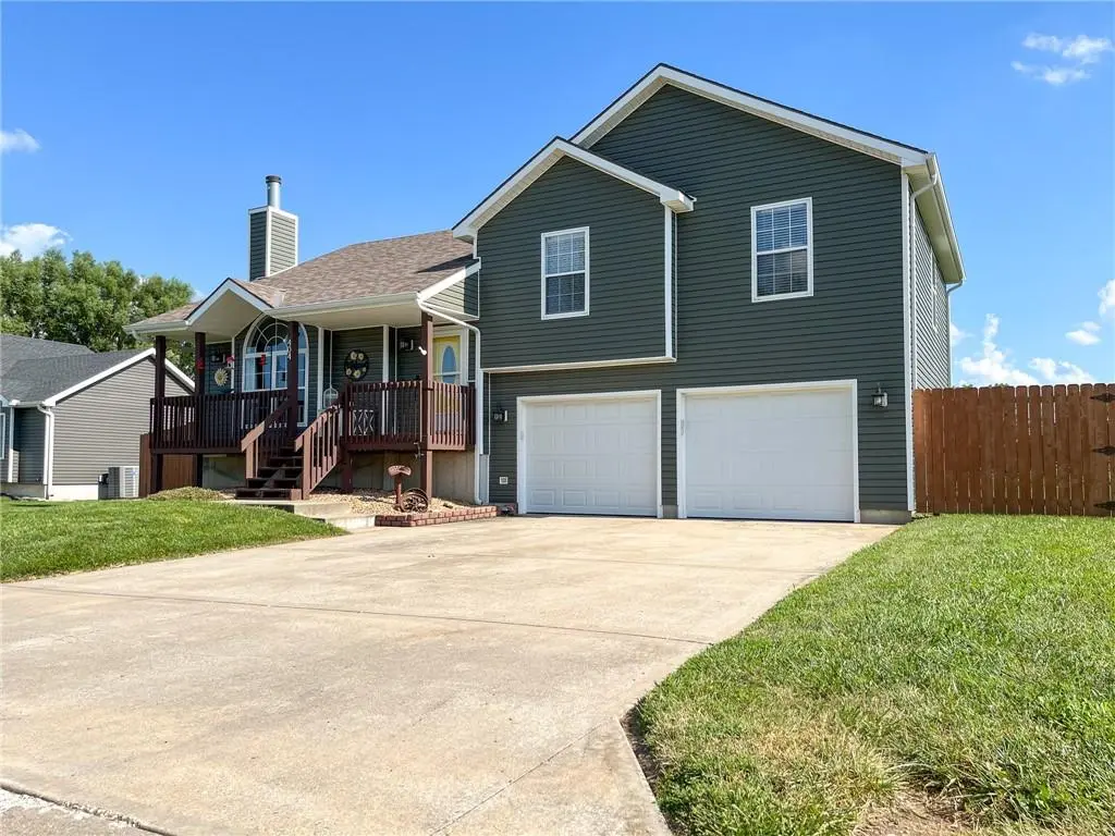 404 E Colony AVE, East Lynne, MO 64743