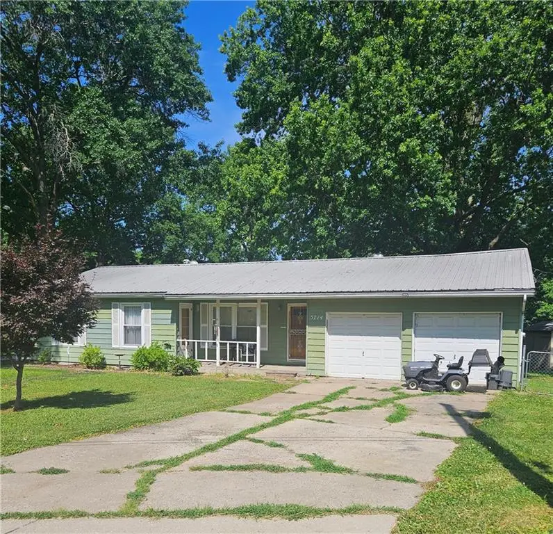 5714 N Tracy AVE, Gladstone, MO 64118