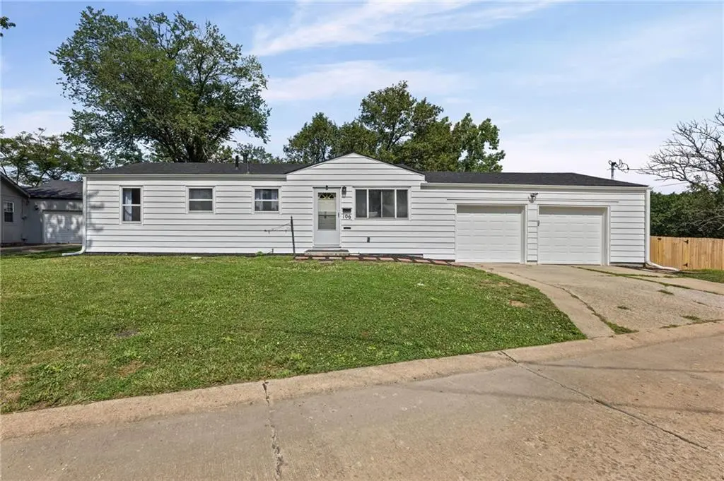 106 15th ST, Osawatomie, KS 66064