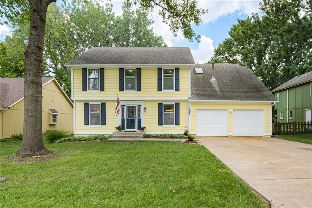 1385 E Meadow LN, Olathe, KS 66062