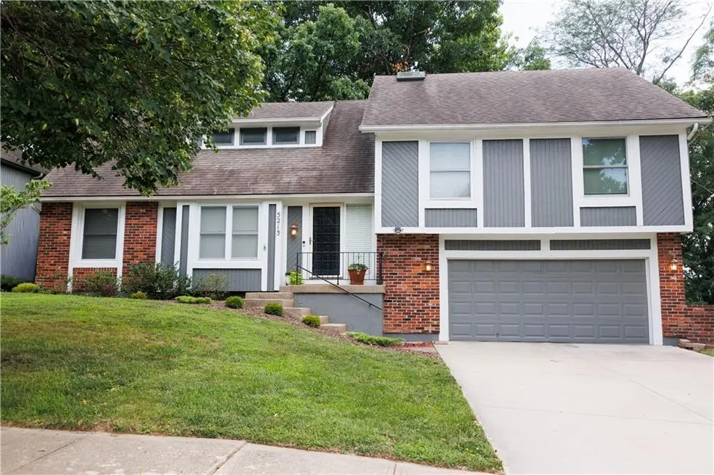 5213 Walden DR, Kansas City, MO 64151