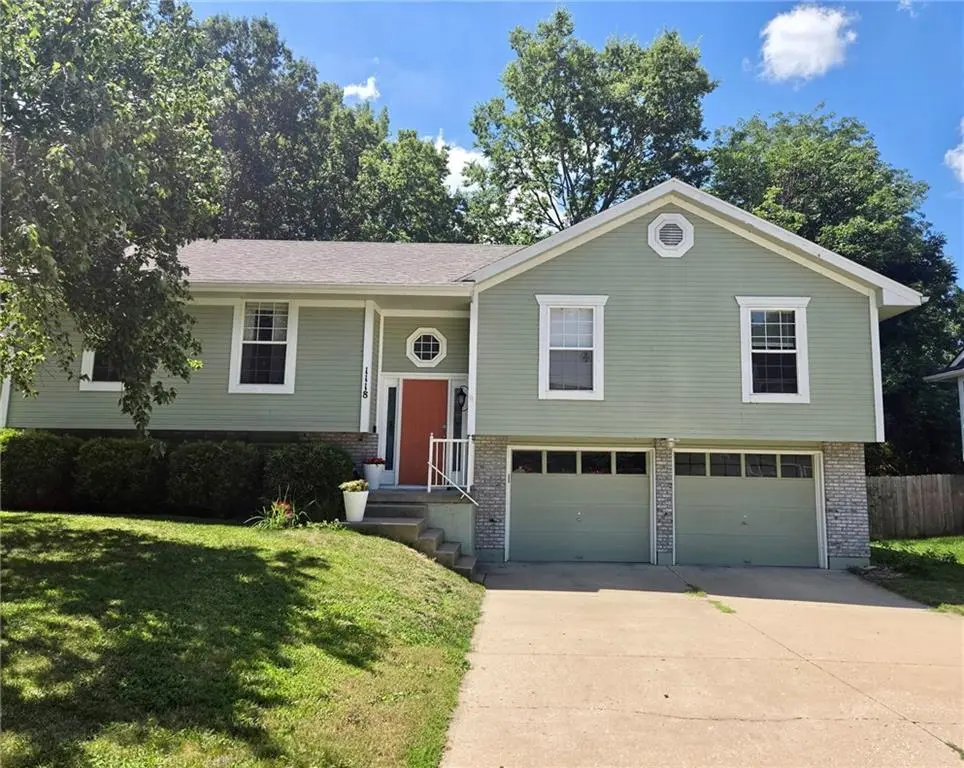 1118 SW Eastman CT, Blue Springs, MO 64015