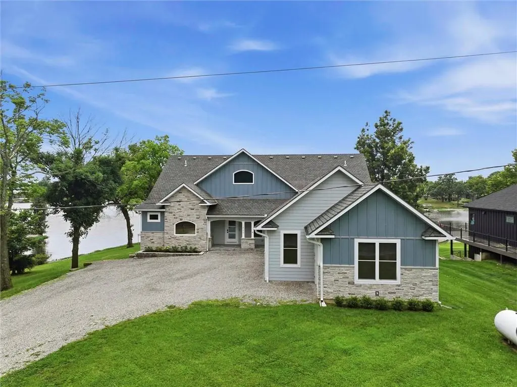 1560 Lake Viking TER, Gallatin, MO 64640