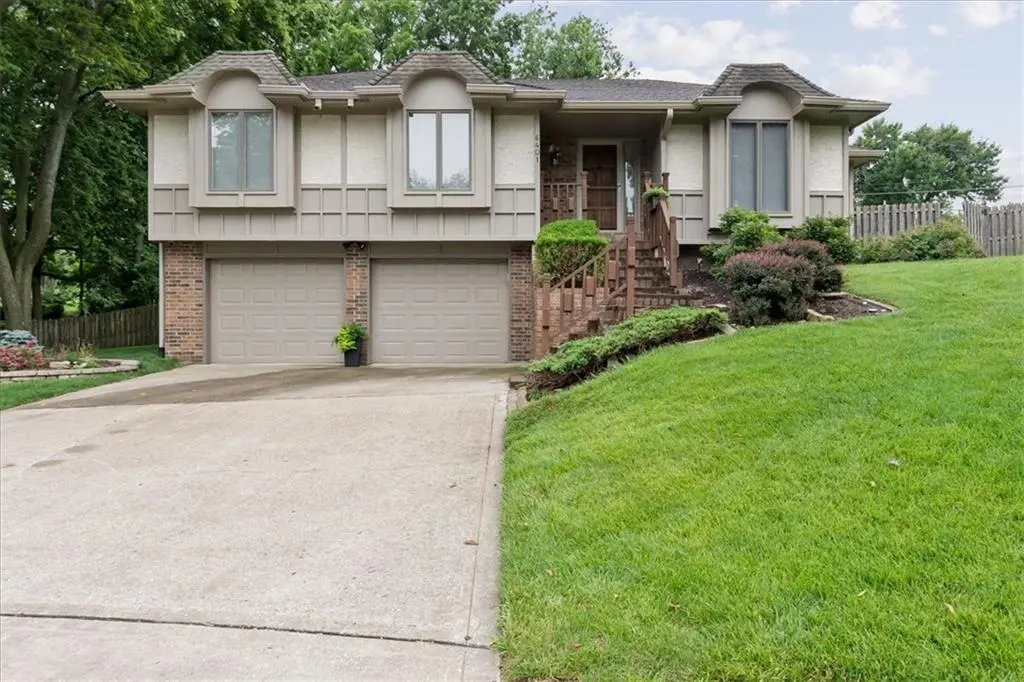 6401 N Park AVE, Kansas City, MO 64118