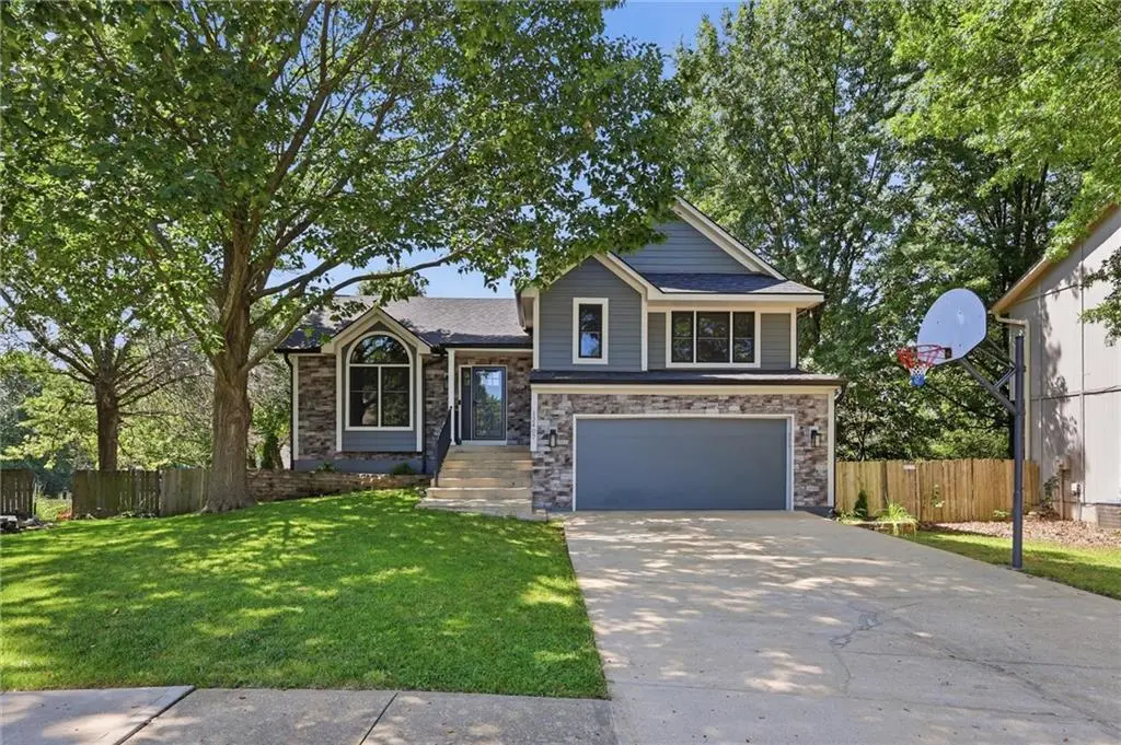 12407 S Alcan ST, Olathe, KS 66062